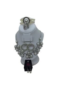 Paparazzi Fiercely 5th Avenue Set Faux Pearls Rhinestones Silver Tone